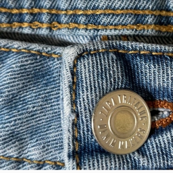 Zara Cutoff Denim Shorts Size 6 Distressed Jean - Picture 3 of 4